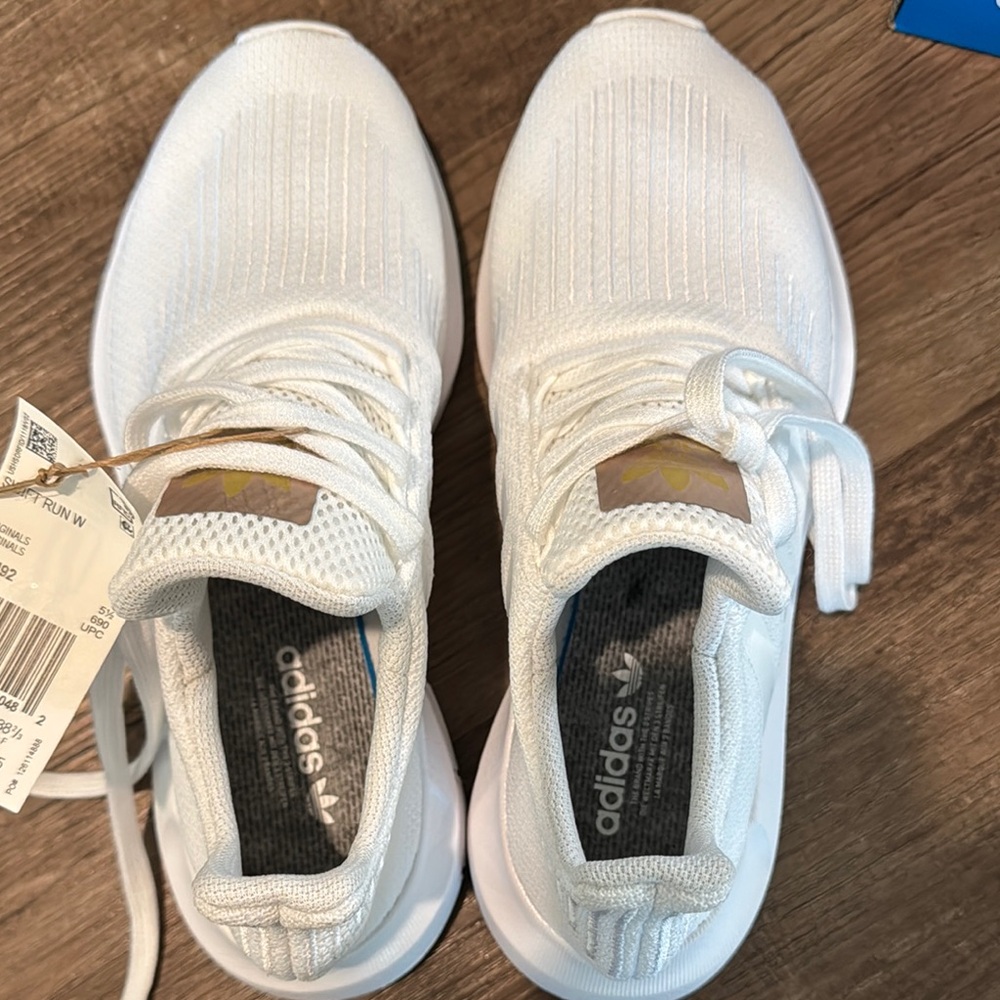 Adidas Swift Run Women size US 7